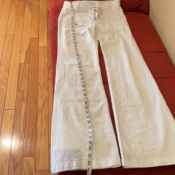 7 for all Mankind white flare jeans, some slight stains as shown. Size 27 - Picture 8 of 14